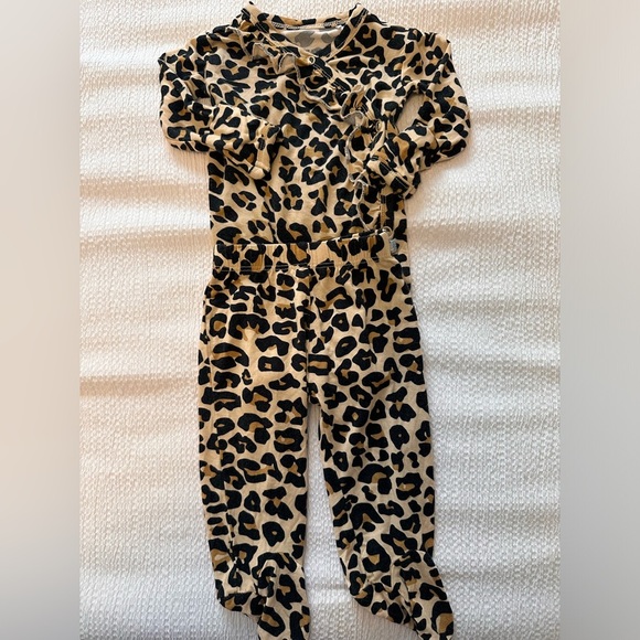 Posh Peanut Lana Leopard Ruffle Set - Picture 4 of 8